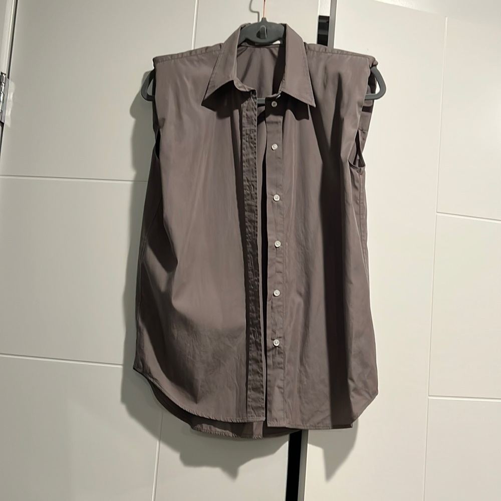 Babaton Aritzia - Padded shoulder cotton button up - 2xs